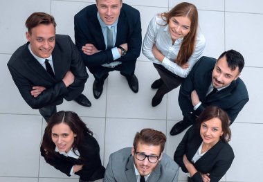 Yukarıdan bak. Genç ve gelecek vaat eden iş adamları