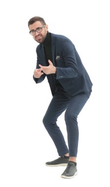 Tam gelişim. Gözlüklü mutlu adam seni işaret ediyor.