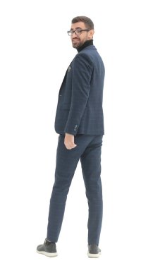 Dikiz aynası. Gülümseyen iş adamı kameraya bakıyor.