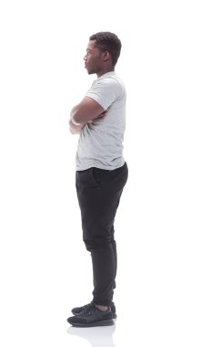 Beyaz tişörtlü gülümseyen adam. beyaz üzerine izole