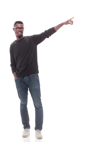 Un joven con gafas apuntando a la dirección. aislado en blanco —  Fotos de Stock