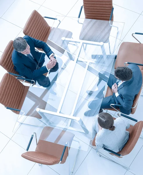 Grupo de pessoas em discussão e planejamento de negócios — Fotografia de Stock