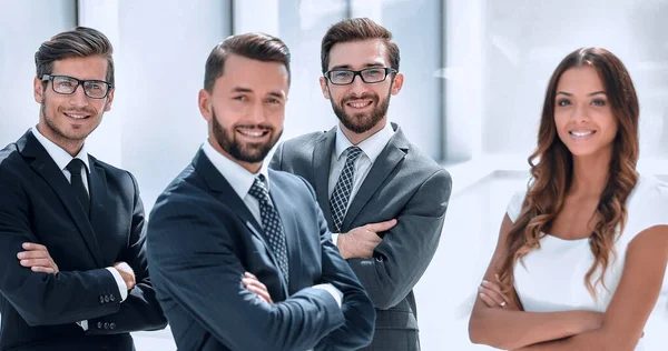 Gruppo di imprenditori di successo sullo sfondo dell'ufficio — Foto Stock