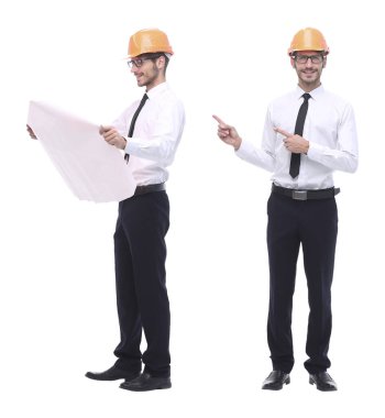 Turuncu kasklı gülümseyen bir mimar..