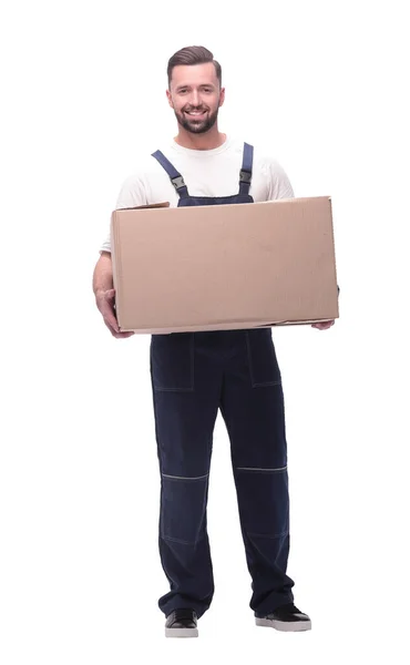 하얀 배경에 골판지 상자를 단 남자가 작업하는 모습 — 스톡 사진