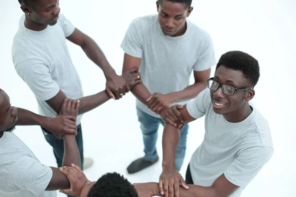 Grupa różnorodnych facetów stojących w kółku. izolowany na białym — Zdjęcie stockowe