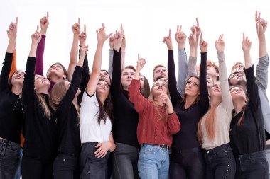 Çeşitli gençlerden oluşan bir grup,