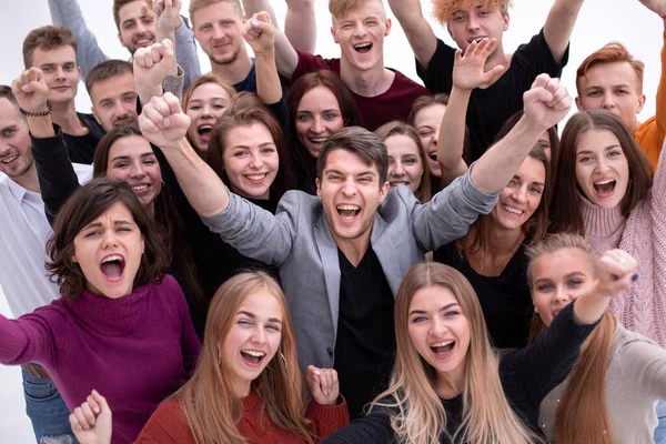 Nahaufnahme. Glückliche junge Leute zeigen ihren Erfolg — Stockfoto