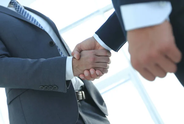 Business men shaking hands making an agreement — Stock Photo, Image