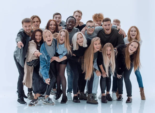 In vollem Wachstum. Gruppe fröhlicher junger Leute steht zusammen — Stockfoto