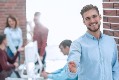 Ofiste oturan başarılı iş adamlarının portresi..