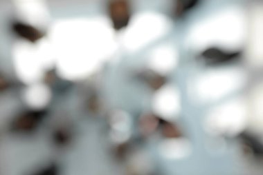 Bir grup farklı insanın bulanık görüntüsü