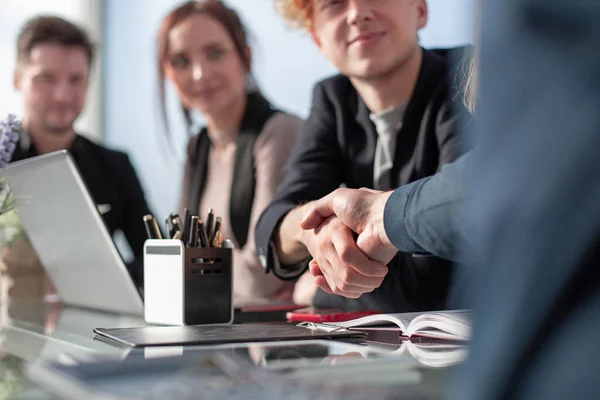 Handshake de negócios e conceitos de pessoas de negócios. — Fotografia de Stock