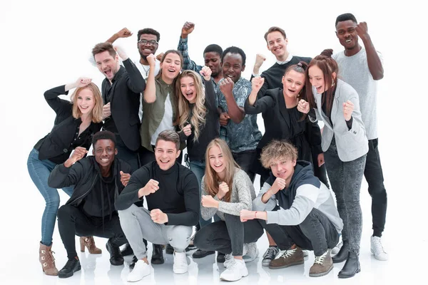 Gruppe fröhlicher junger Menschen steht zusammen. — Stockfoto