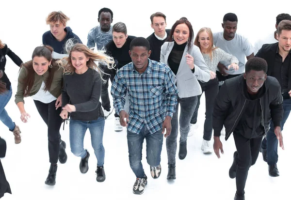 En stor grupp av olika ungdomar som startar framåt — Stockfoto