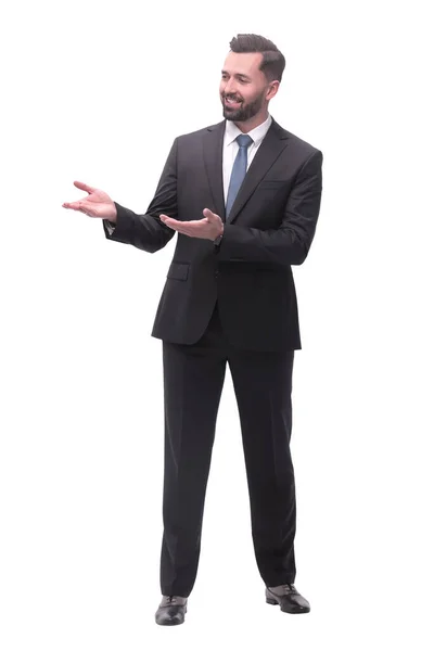 Un hombre de negocios guapo y sonriente apuntando a un lado. aislado en blanco — Foto de Stock