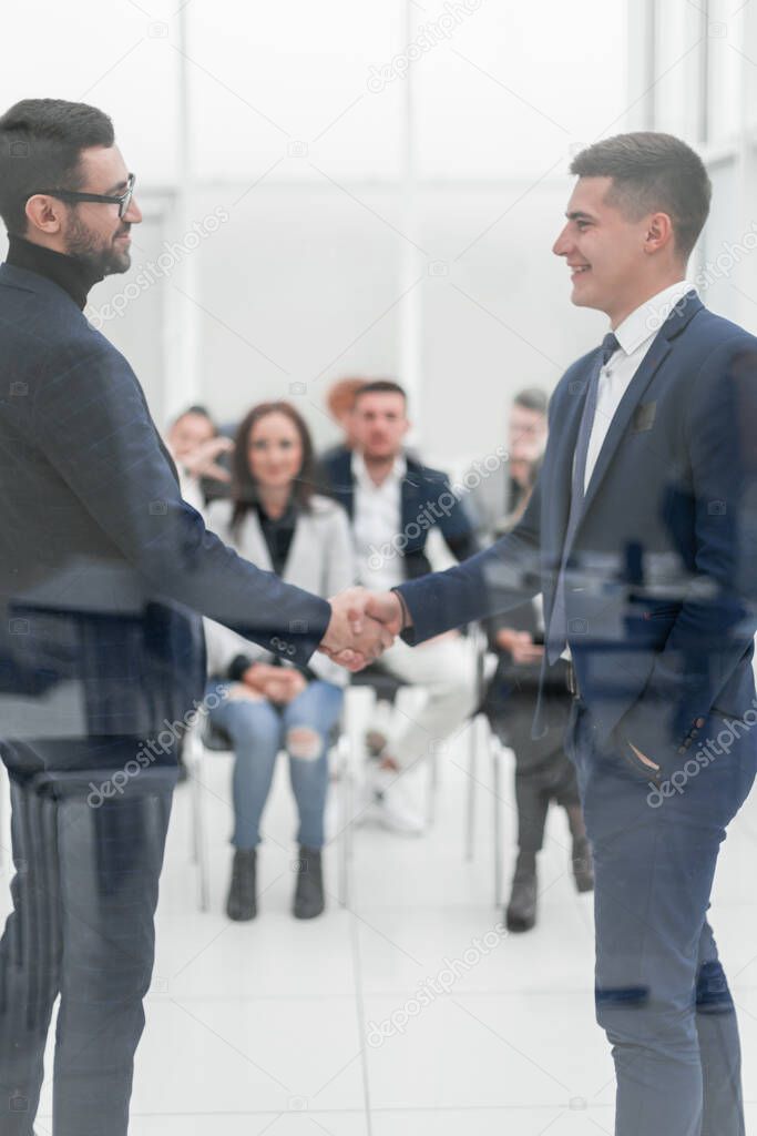 head congratulating the project participant during the business seminar