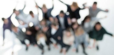 Üst Manzara. Bulanık bir imaj. Bir grup hırslı genç iş adamı..