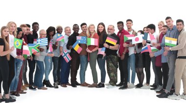 Ofiste bekleyen bir grup etnik çeşitliliğe sahip iş adamı