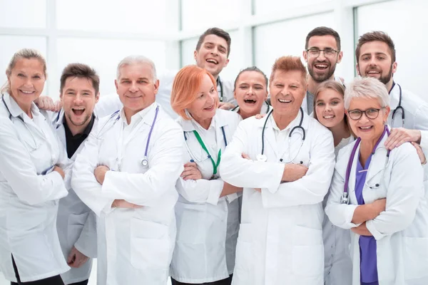 Fecha. grande grupo de médicos de pé juntos. — Fotografia de Stock
