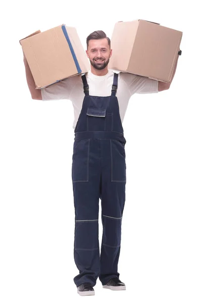 V plném růstu. usmívající se muž s lepenkovými krabicemi na ramenou — Stock fotografie