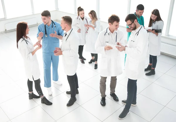 Group of medical staff discussing business documents — Stock Photo, Image