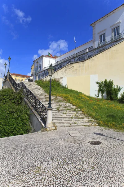 리스본에서 오래 된 계단 — 스톡 사진
