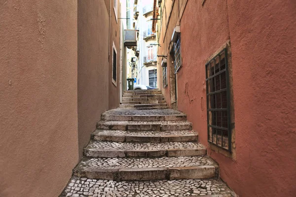 Gamla trappor i Lissabon — Stockfoto