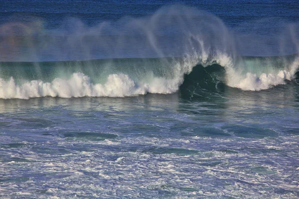 Mare surf grande onda pausa sulla costa — Foto Stock