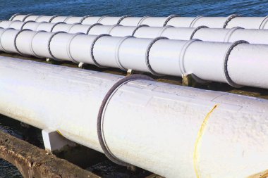 A yakın çekim büyük kanalizasyon boruları