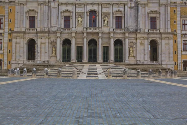 Palais national, cathédrale et couvent de Mafra, au Portugal — Photo