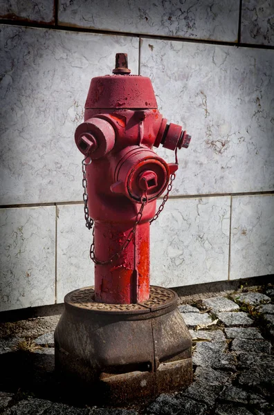 Hidratante vermelho em Lisboa Portugal — Fotografia de Stock