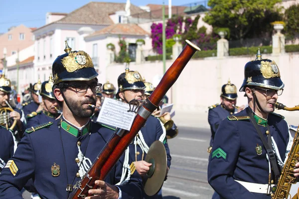 LISBOA - 16 DE ABRIL: La Ceremonia de Cambio de Guardia tiene lugar en Pa —  Fotos de Stock