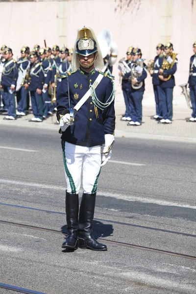 LISBOA - 16 DE ABRIL: A Cerimônia de Mudança de Guarda acontece em Pa — Fotografia de Stock