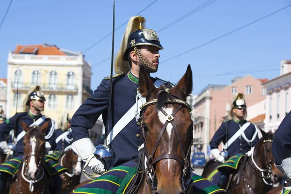 Lissabon - 16. April: die Zeremonie der Wachablösung findet in pa statt — Stockfoto