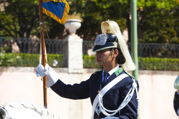 Lizbon - 16 Nisan: Değişen Guard töreni gerçekleşir PA — Stok fotoğraf