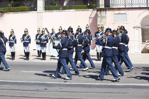 LISBONA - 16 APRILE: La Cerimonia del Cambio Guardia si svolge a Pa — Foto Stock
