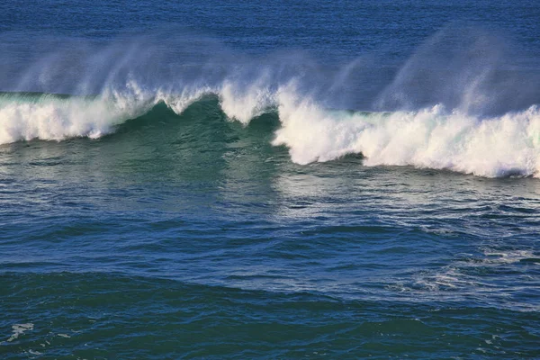 Sea surf great wave break on coastline — Stock Photo, Image