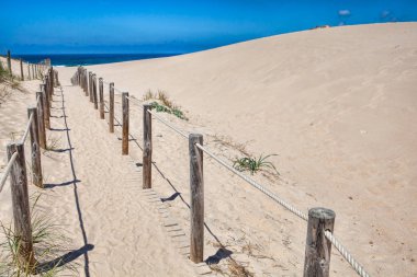 ahşap tahta yol yol kumlu plaj