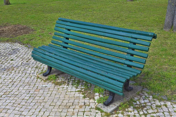 Bench in the park in Lisbon — Stock Photo, Image