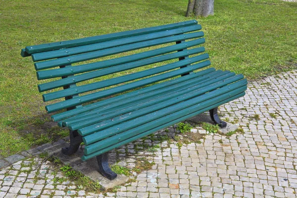 Bench in the park in Lisbon — Stock Photo, Image