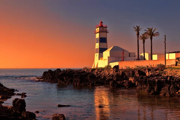 Faro de Santa Marta en Cascais, Portugal . — Foto de Stock