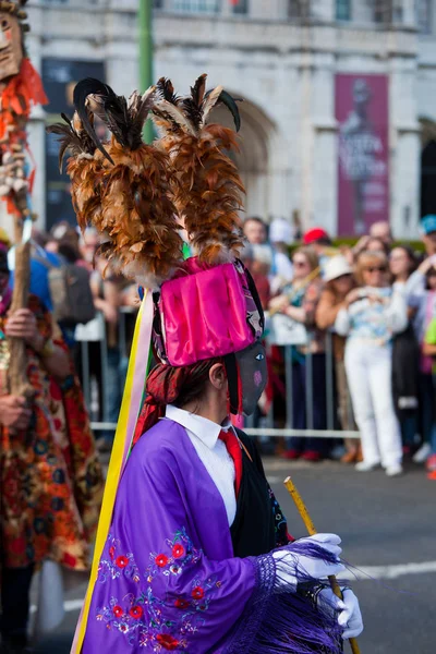 Lisbon, Portugal - May 6, 2017: Parade of costumes and tradition — Stock Photo, Image