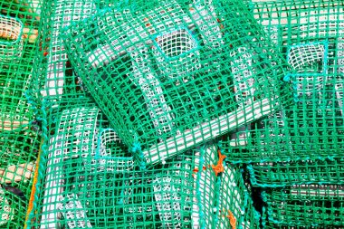 Istakoz tencere ve yengeç tencere rıhtımda, Cascai güneşte kurutma