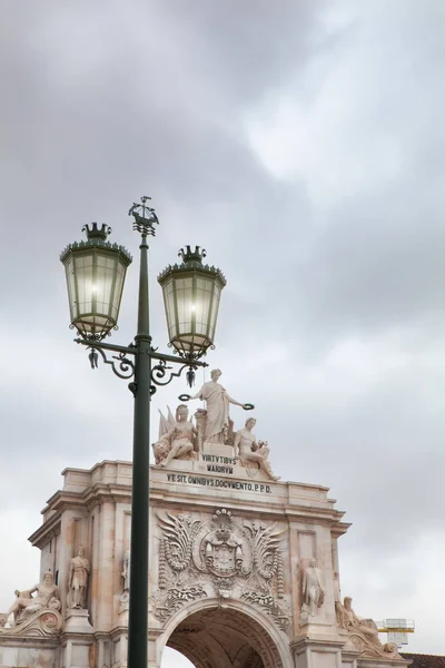 Old street lamp  in Lisbon, detail of an old lighting in the cit — Stock Photo, Image