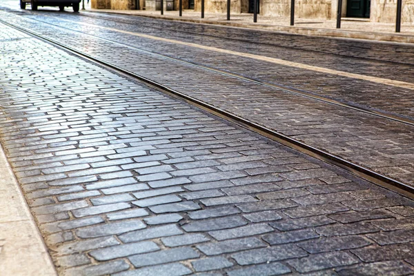 Straßenbahngleise in Lissabon, ein Detail Metallschienen für die Straßenbahn — Stockfoto