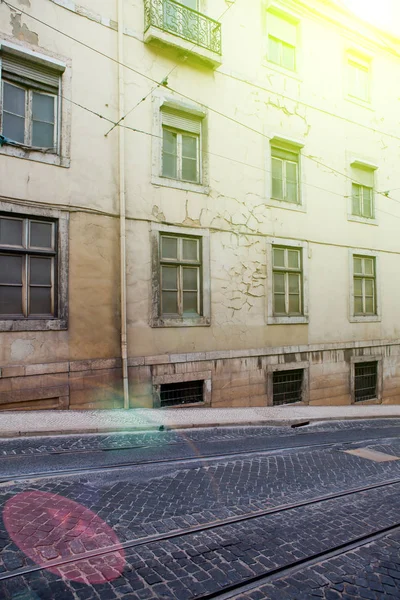 Lissabon gammal fasad, detalj av en gammal gata portugal, turism — Stockfoto