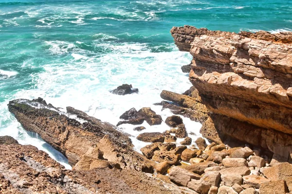 Cliffs and rocks on the Atlantic ocean coast in Sintra . Portuga — Stock Photo, Image