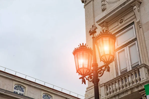 Old street lamp  in Lisbon, detail of an old lighting in the cit — Stock Photo, Image