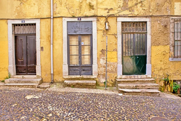 Lisbonne ancienne façade, détail d'une vieille rue portugaise, tourisme — Photo